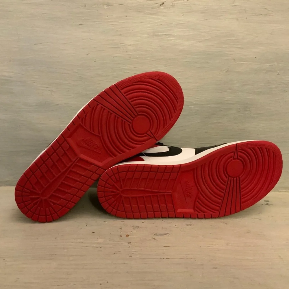 Nike Air Jordan1 Low Red Black White Leather‎ Athletic Shoes Size 11 Like New